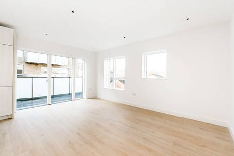 2 bedroom flat for sale, Smithfield Square, Hornsey, London, N8