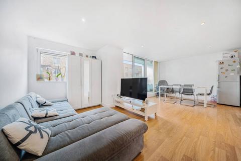 3 bedroom flat for sale, Latitude Court, Gallions Reach, London, E16