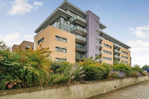 3 bedroom flat for sale, Latitude Court, Gallions Reach, London, E16