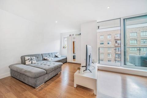 3 bedroom flat for sale, Latitude Court, Gallions Reach, London, E16