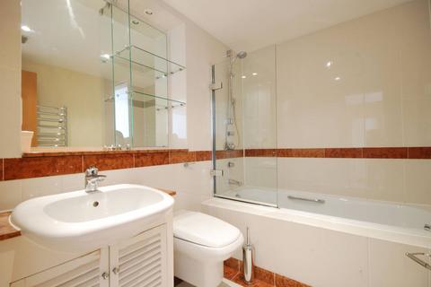 3 bedroom flat to rent, Kidderpore Avenue, Hampstead, London, NW3