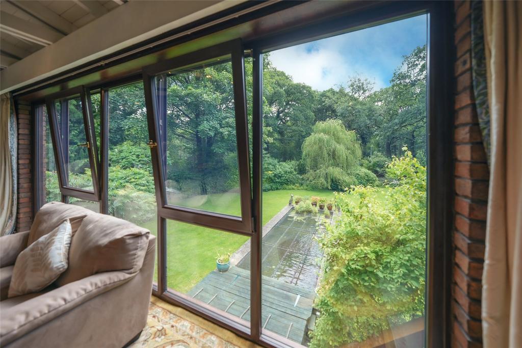 Lounge Outlook