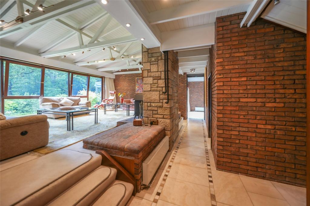 Hallway/Lounge