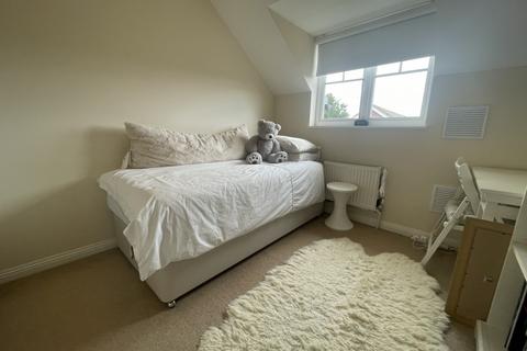 7 Newcombe Gardens, Hounslow, TW4 5DN
