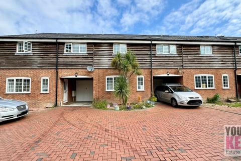 4 bedroom end of terrace house for sale, Pavilion Mews, Folkestone, Kent CT19 5RL