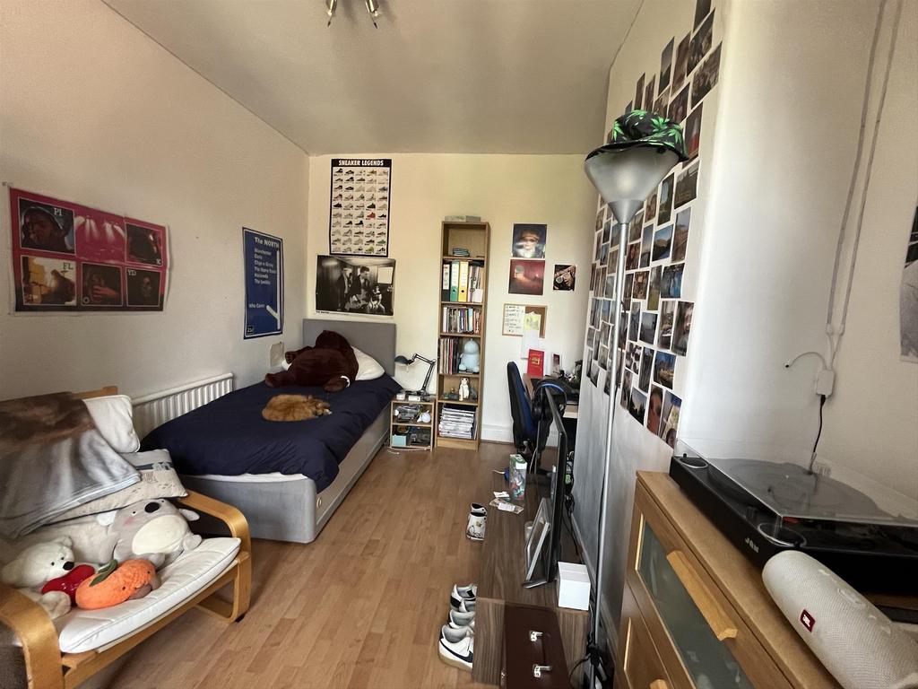 Bedroom 2 Pic 1