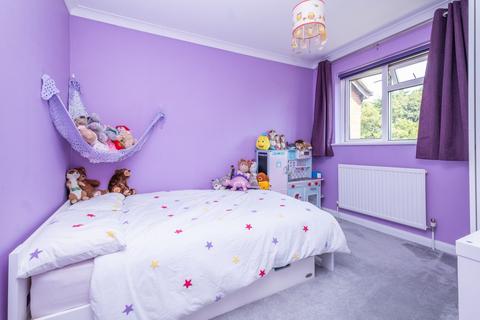 44 Broadhurst Drive, Kennington, Ashford, TN24 9RQ