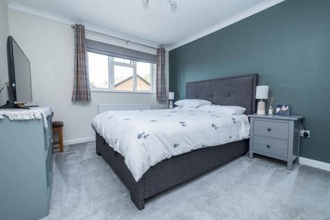 44 Broadhurst Drive, Kennington, Ashford, TN24 9RQ