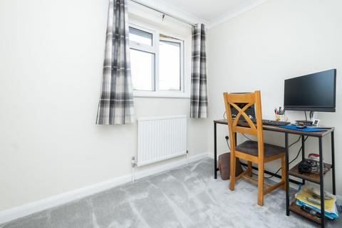 44 Broadhurst Drive, Kennington, Ashford, TN24 9RQ
