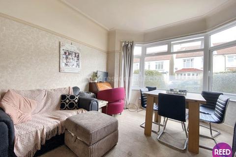 3 bedroom flat for sale, Wellington Avenue, Westcliff On Sea