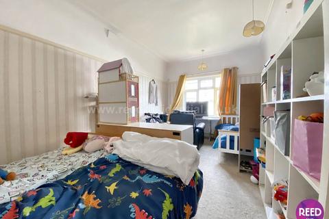 3 bedroom flat for sale, Wellington Avenue, Westcliff On Sea