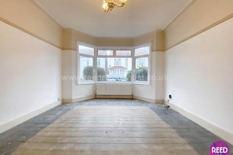 3 bedroom flat for sale, Wellington Avenue, Westcliff On Sea