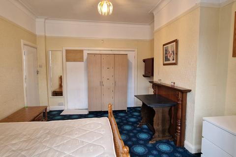 1 bedroom in a house share to rent, Kildowan Road, Ilford IG3