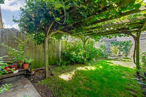 5 Empire Close, London, SE7 7FL