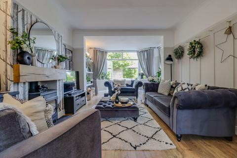 3 bedroom detached house for sale, Walker Road, Birstall
