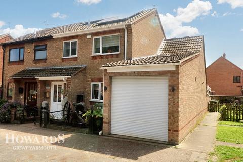 4 bedroom semi-detached house for sale, Pyke Court, Caister-on-Sea