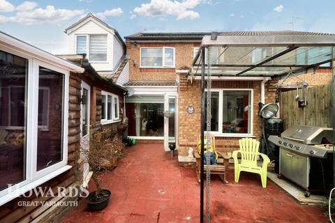 4 bedroom semi-detached house for sale, Pyke Court, Caister-on-Sea