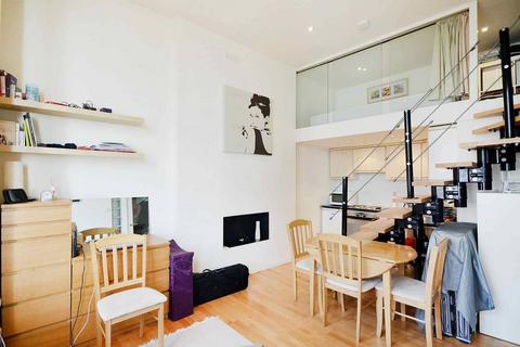 Studio to rent, Sinclair Gardens, Brook Green, London, W14