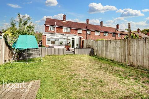 3 bedroom end of terrace house for sale, Dagnam Park Drive, Romford