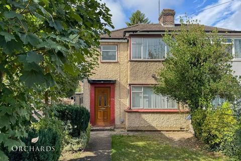 3 bedroom semi-detached house to rent, Sundon Park Road, Luton LU3