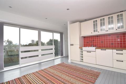 2 bedroom flat to rent, South Villas, London, London