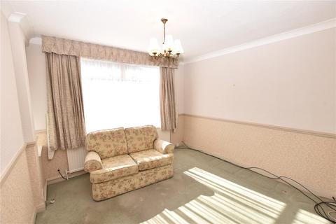 4 bedroom semi-detached house for sale, Merton Gardens, Farsley, Pudsey, West Yorkshire