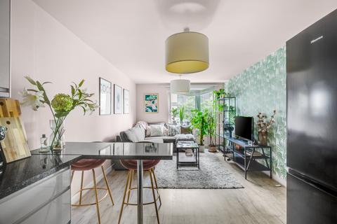 1 bedroom flat to rent, Victoria Road, London W3