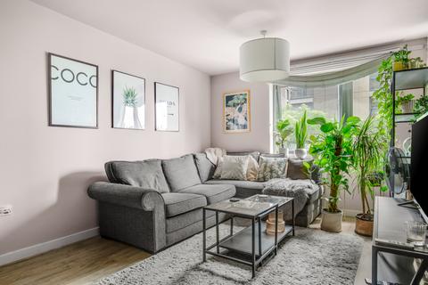 1 bedroom flat to rent, Victoria Road, London W3
