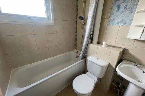 16 Hood Road, Daventry, NN11 4JS