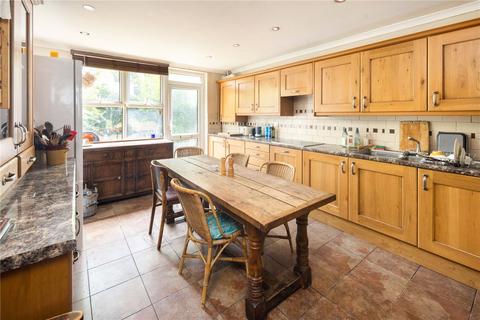 8 Evans Close, London, E8 3TD
