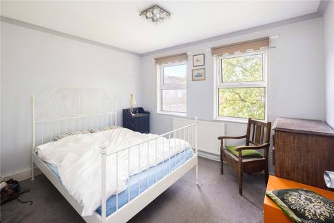 8 Evans Close, London, E8 3TD