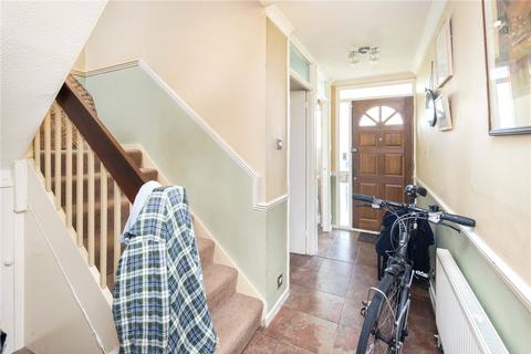 8 Evans Close, London, E8 3TD