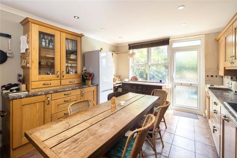 8 Evans Close, London, E8 3TD