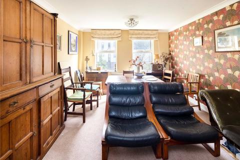 8 Evans Close, London, E8 3TD