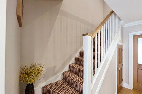 5 The Warren, Three Mile Cross, Reading, RG7 1NZ