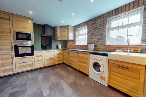 4 bedroom townhouse for sale, Farnborough Drive, Daventry, NN11 8AL