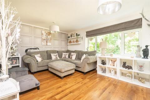 4 bedroom end of terrace house for sale, Churchside, Vigo, Kent