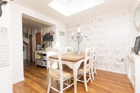 4 bedroom end of terrace house for sale, Churchside, Vigo, Kent