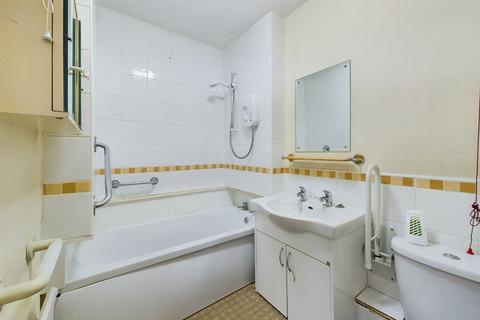 1 bedroom flat for sale, Elmhurst Court, Spinney Hill, Northampton, NN3 2LG