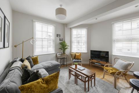 Flat 2,11 Union Passage, Bath