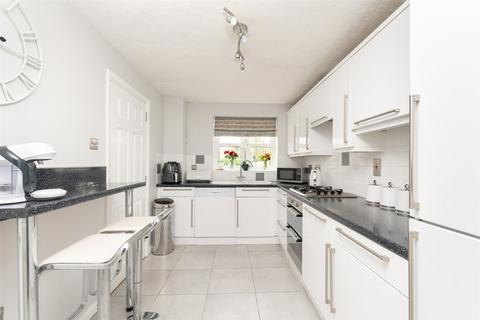 2 Rowmarsh Close, Northfleet, Gravesend, DA11 8NF