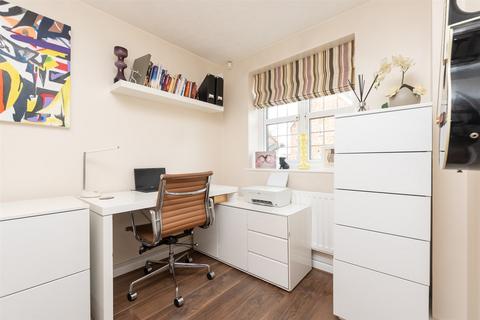 2 Rowmarsh Close, Northfleet, Gravesend, DA11 8NF