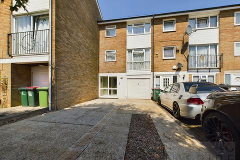 29 Aintree Road, Crawley, RH10 6LR