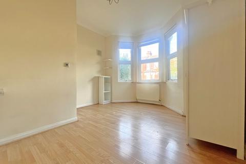 1 bedroom in a house share to rent, Hamilton Road, Wimbledon, SW19