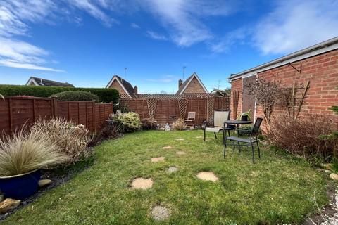 10 Badgers Walk, Northampton, NN2 8AU