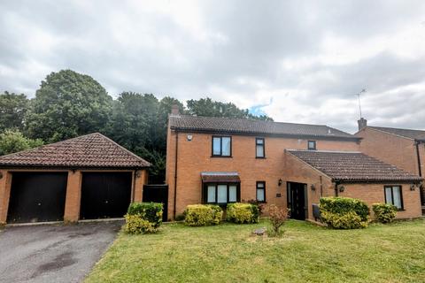 10 Berrydale, Northampton, NN3 5EQ