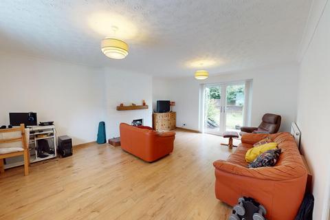 10 Berrydale, Northampton, NN3 5EQ