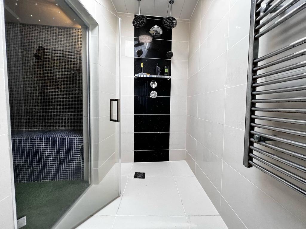 Shower Room Off Pool