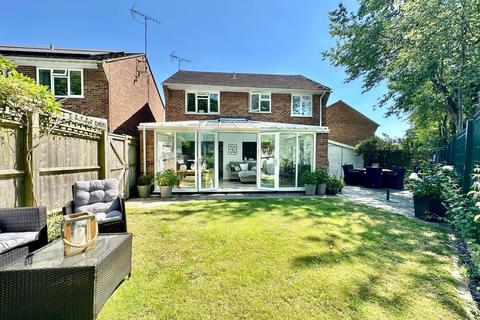 15 Coat Wicks, Seer Green, Beaconsfield, HP9 2YR