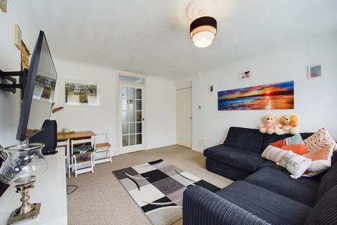 105 Drayton Walk, Northampton, NN2 7SD